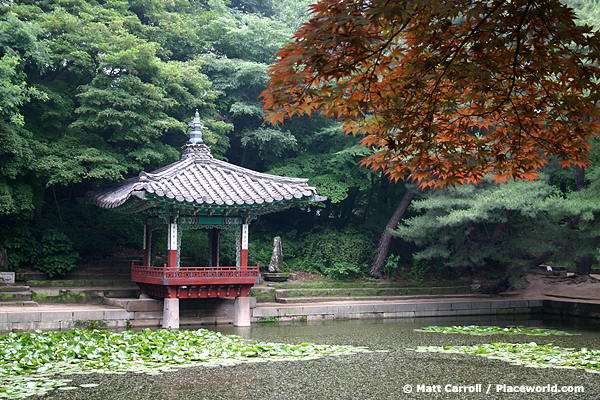 pondside pavillion at Changdeokgung