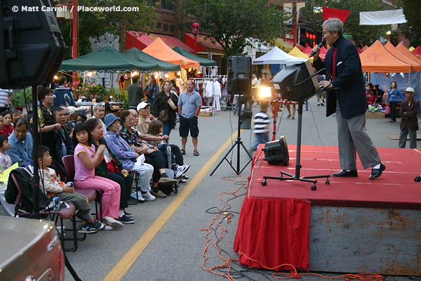 Street karaoke in Chinatown