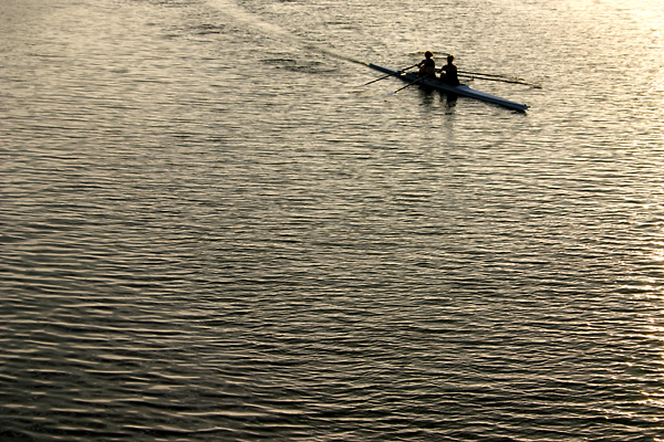 2 women rowing boat - photographer Matt Carroll